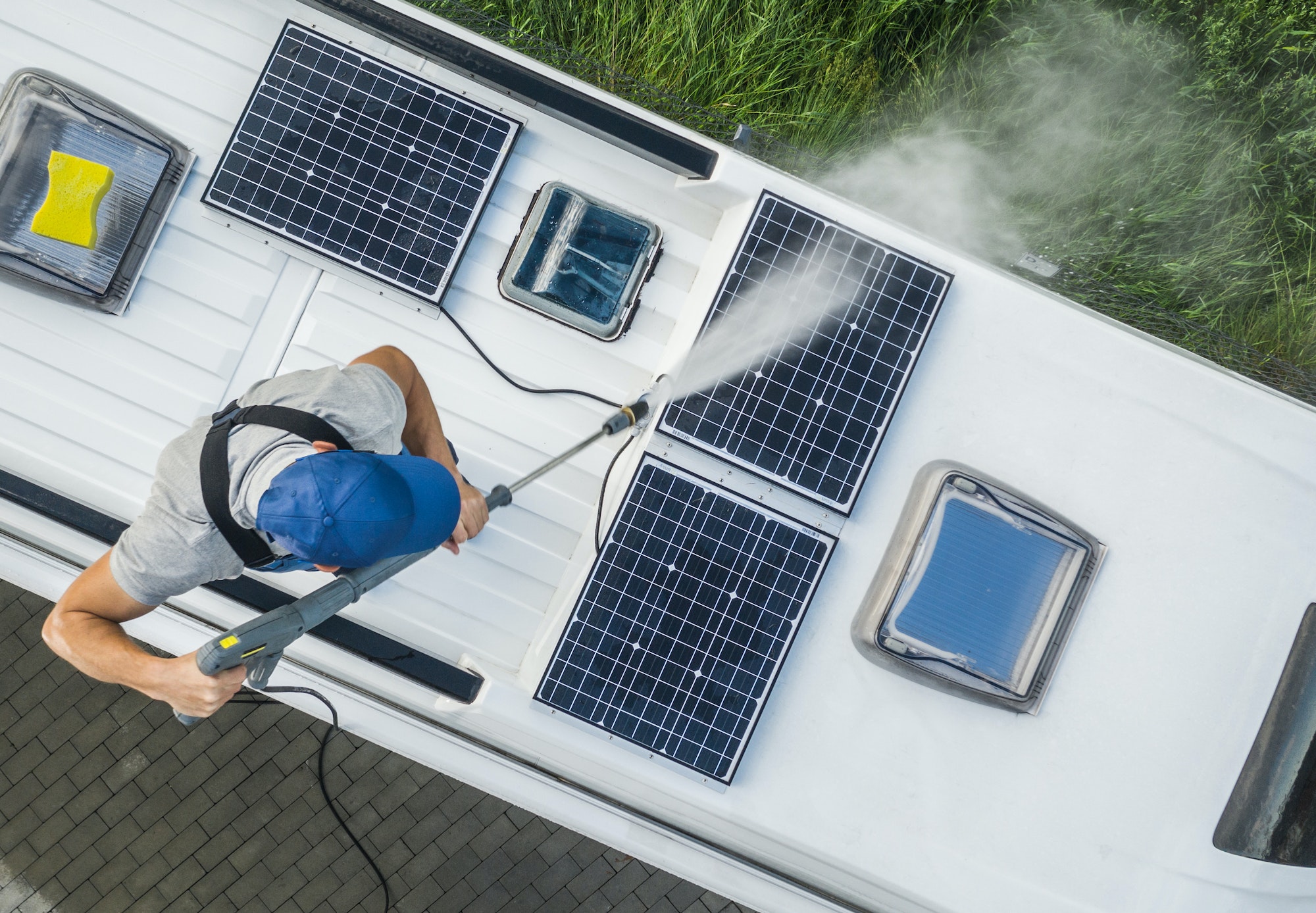 The RV Newbie's Guide to Solar Power: Harnessing the Sun for Off-Grid ...